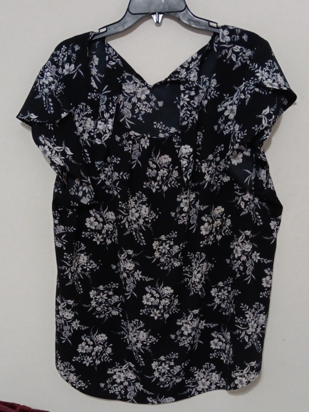 Black Floral V-Tie Back Sleeve Blouse